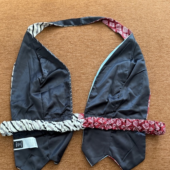 SHEIN Burgundy and Blue Patterned Tie vest - Picture 4 of 6